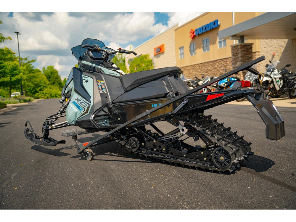 2026 Polaris 850 Indy Xc 137 Gloss Black / Blue Dusk