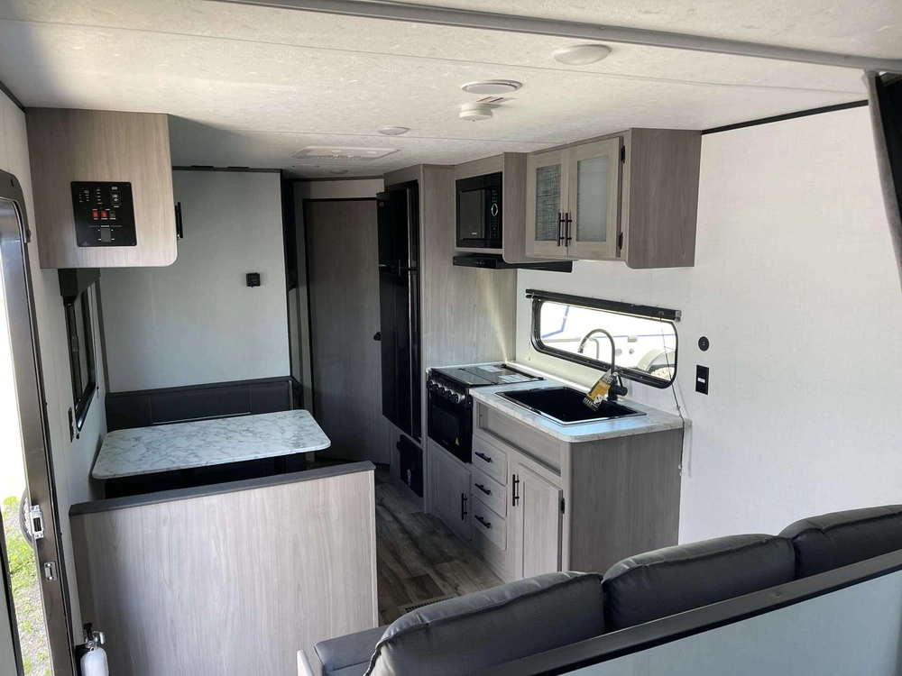 2024 Keystone Rv Coleman 274bh alt