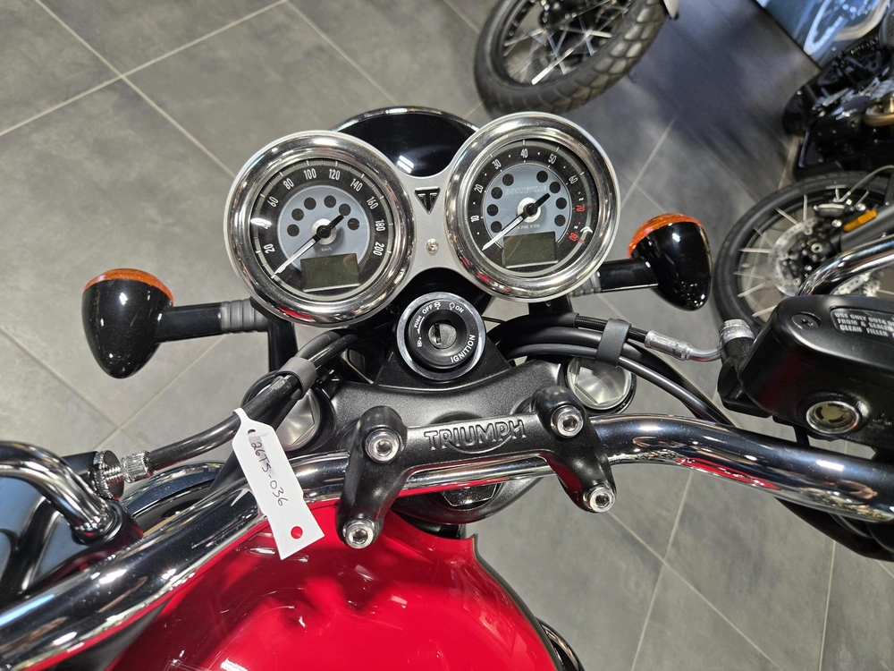 2026 Triumph Bonneville T100 alt