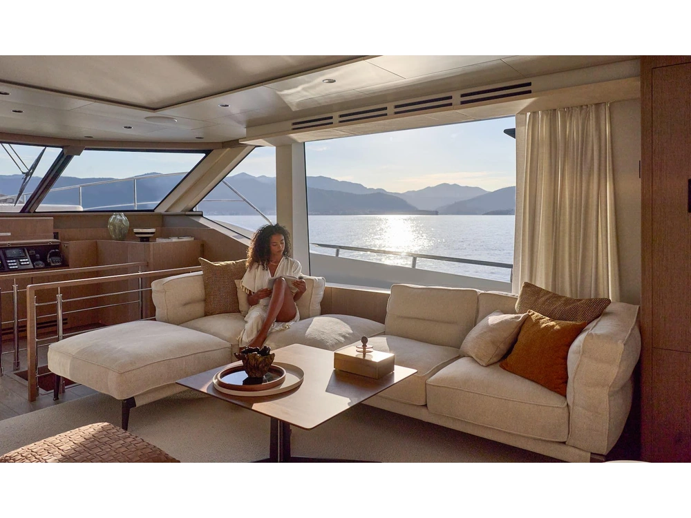 Prestige Yachts M7 2028 alt