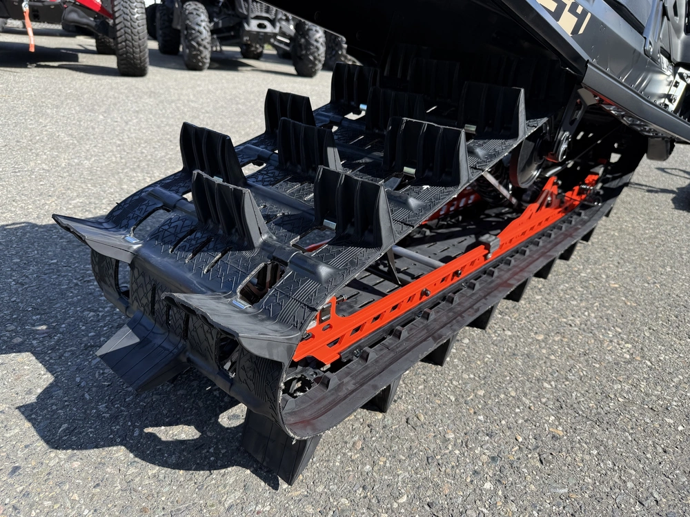 2027 Ski-doo Summit Adrenaline 154 850 E-tec Powdermax Light Flexedge 3.0' Shot alt