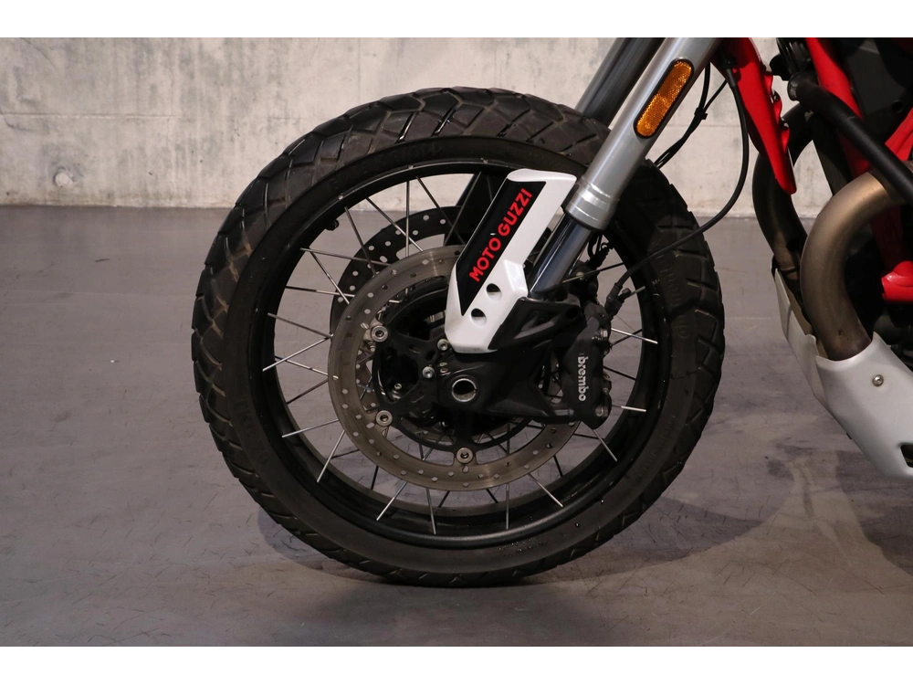 2022 Moto Guzzi V85 Tt alt