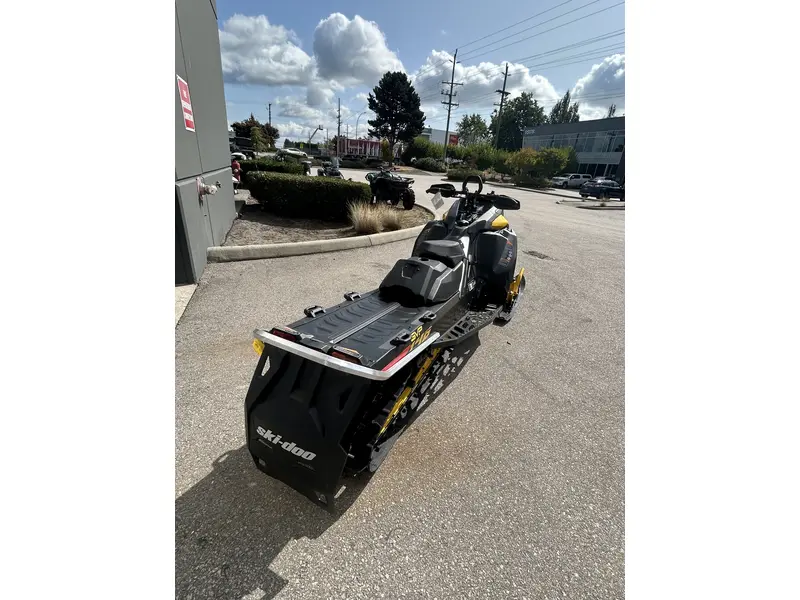 2026 Ski-Doo SUMMIT NEO + 600 EFI HURRICANE FLEXEDGE 1.75' E.S.