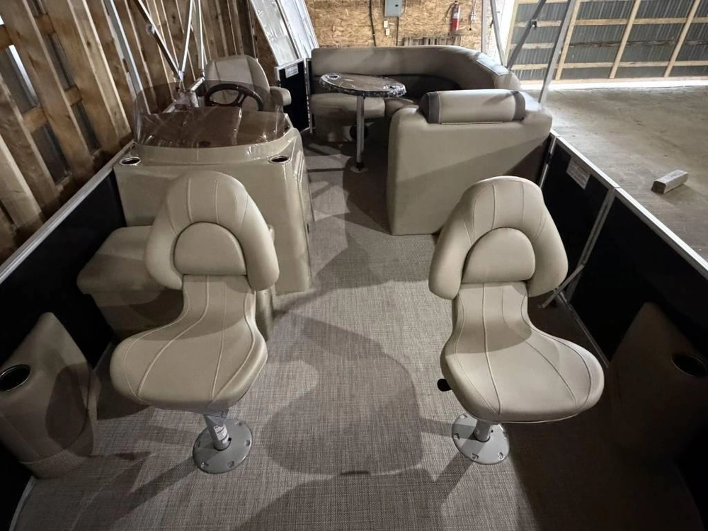 2025 Sylvan Ponton Mirage 818 Fish alt
