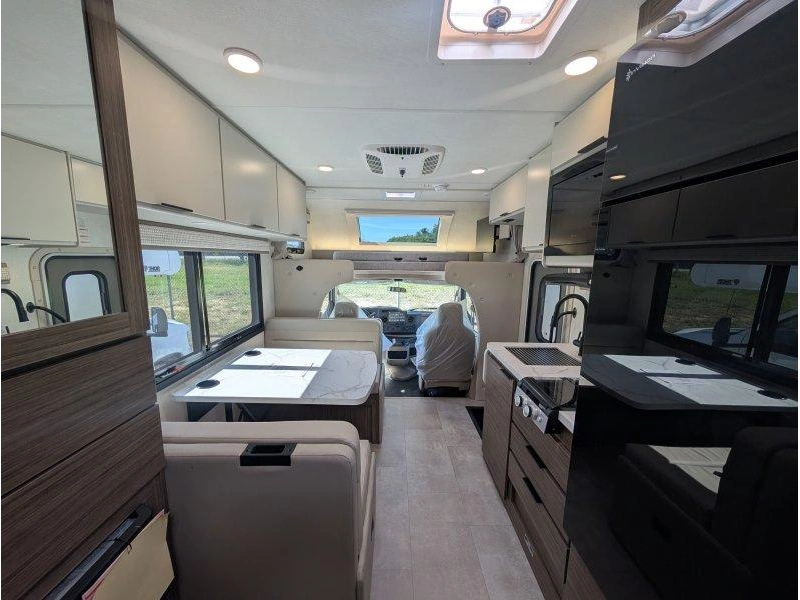 Thor Motor Coach Echelon Lc21 2027 alt