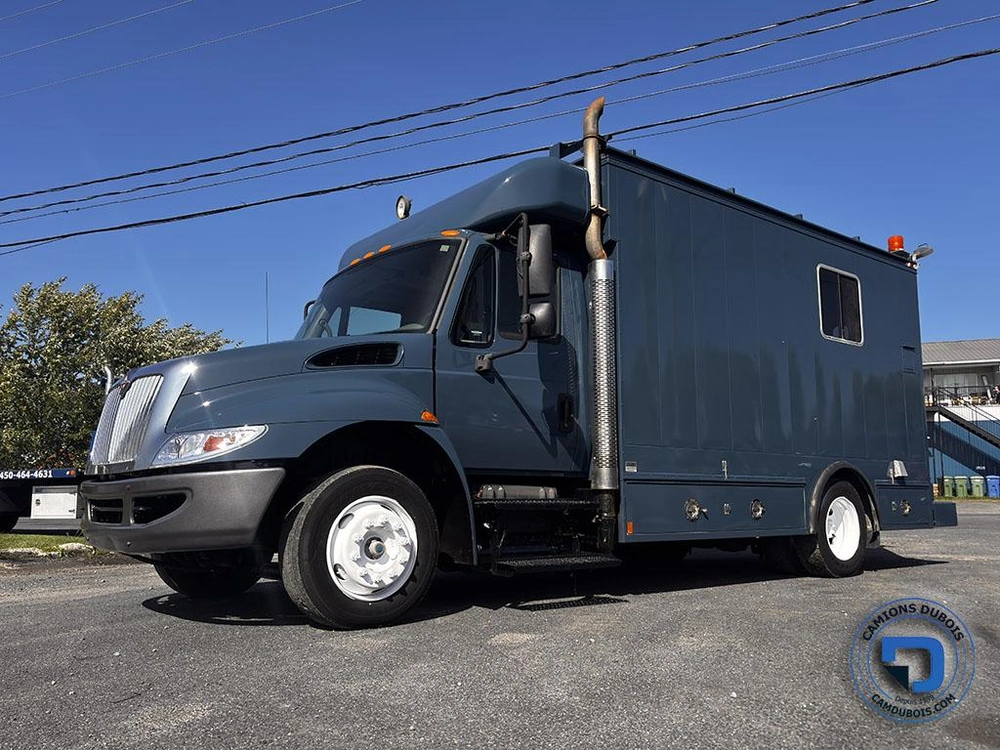 2004 International 4400 alt