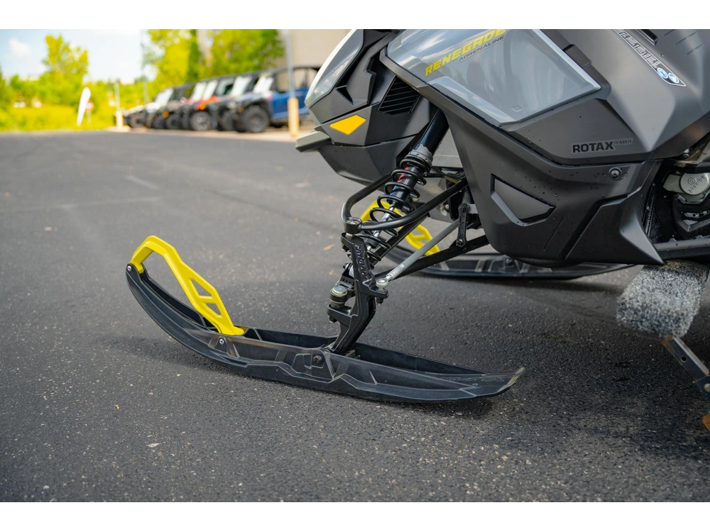 2026 Ski-doo Renegade® Adrenaline® 900 Ace Turbo R Ripsaw 1.25_black alt