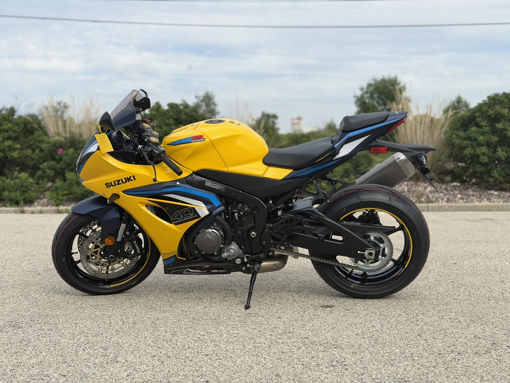 2027 Suzuki Gsx-r1000 40th Anniversary Edition alt