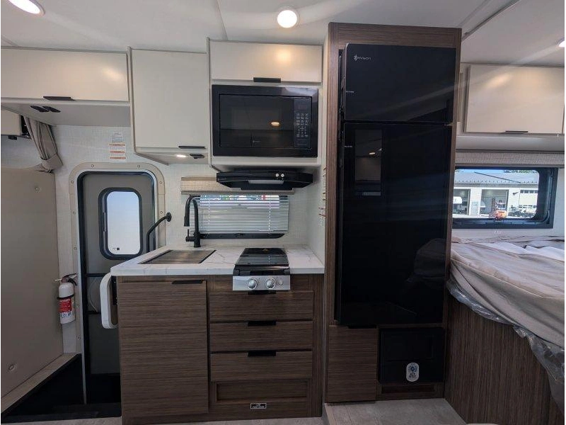 Thor Motor Coach Echelon Lc21 2027 alt
