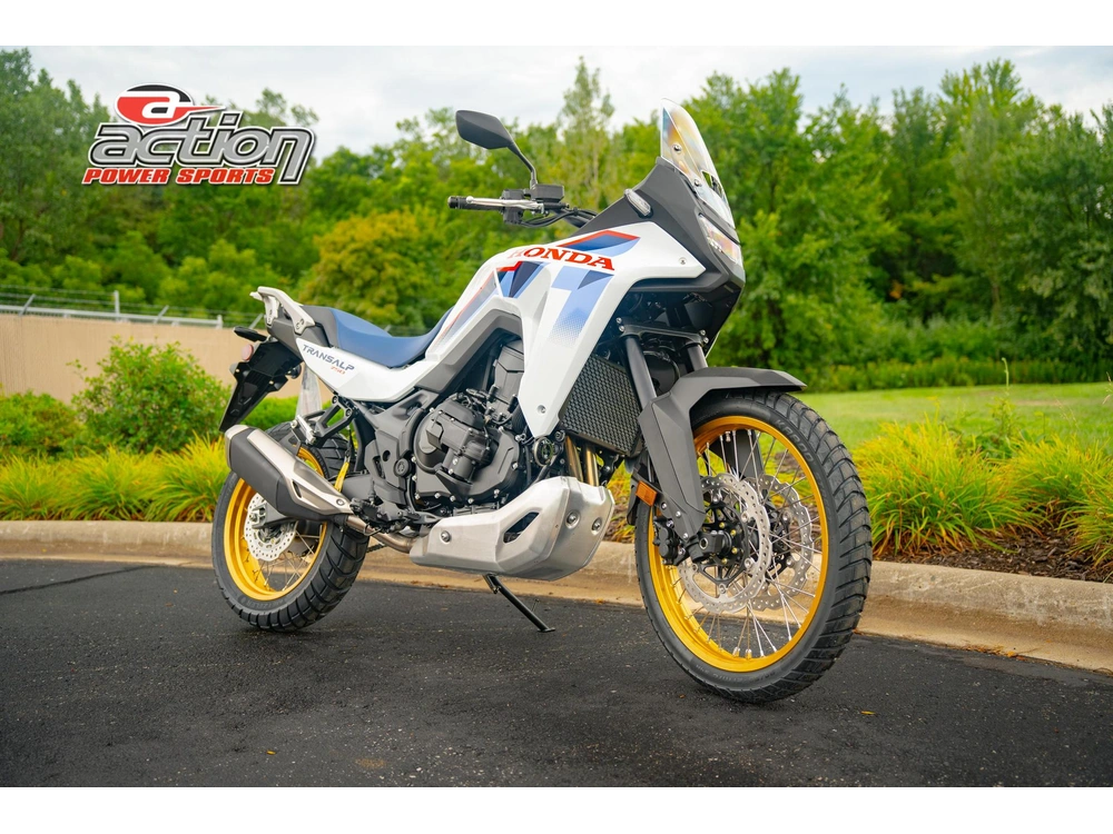 2026 Honda Transalp E-clutch alt