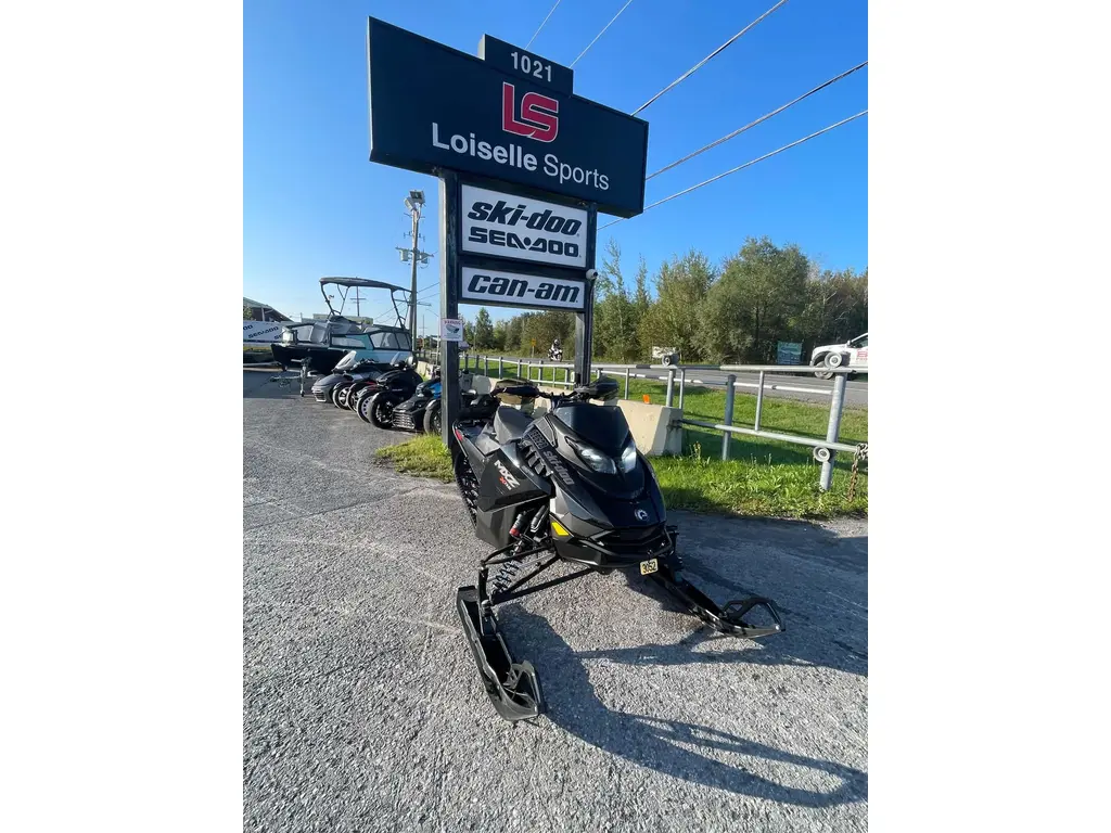 Ski-Doo MXZ XRS 137'' 2025