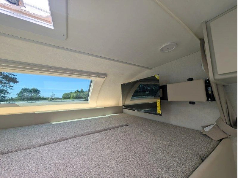 Thor Motor Coach Echelon Lc21 2027 alt