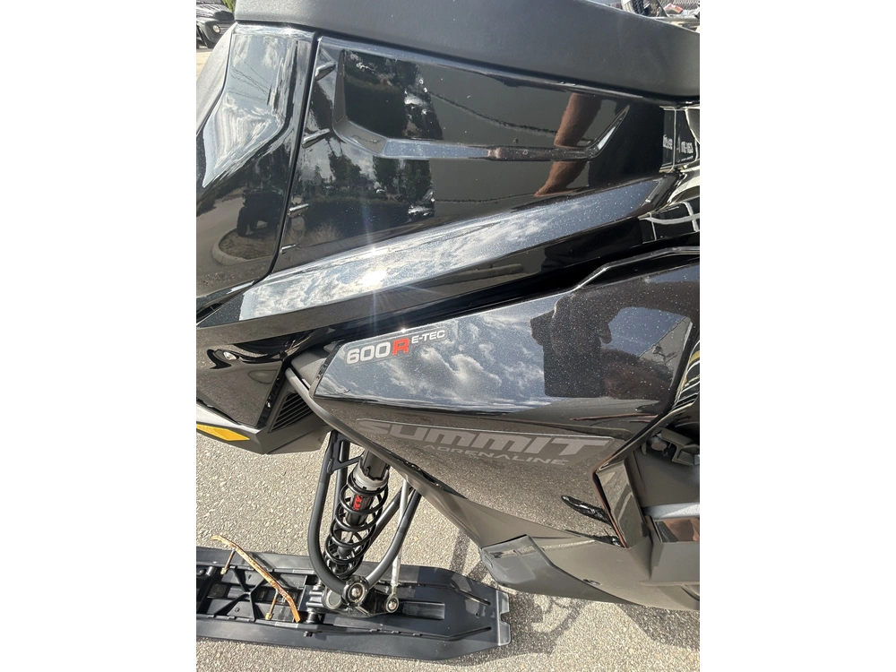 2025 Ski-doo Summit Adr W/ Edge Pkg 154 600 E-tec Powdermax X-light Flexedge 2.5" Shot