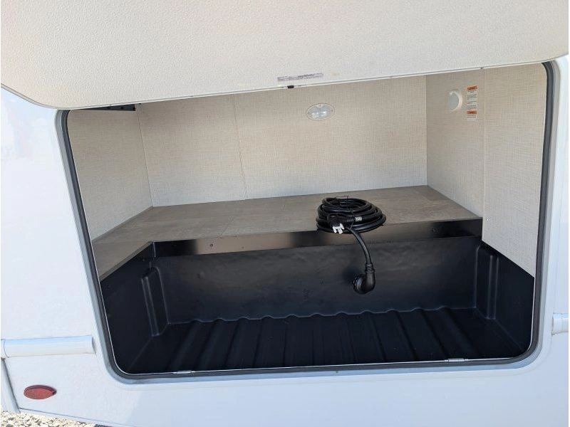 Thor Motor Coach Echelon Lc21 2027 alt