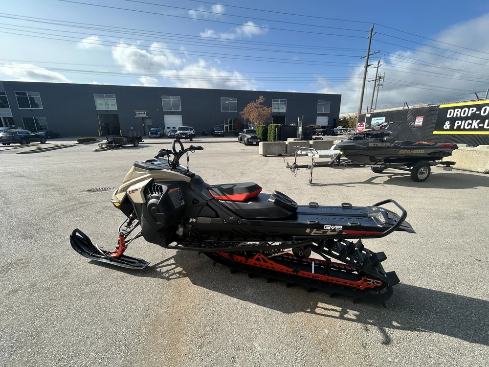 2027 Ski-doo Summit Adrenaline 154 850 E-tec Powdermax Ultra-light Flexedge 3.0' Shot alt