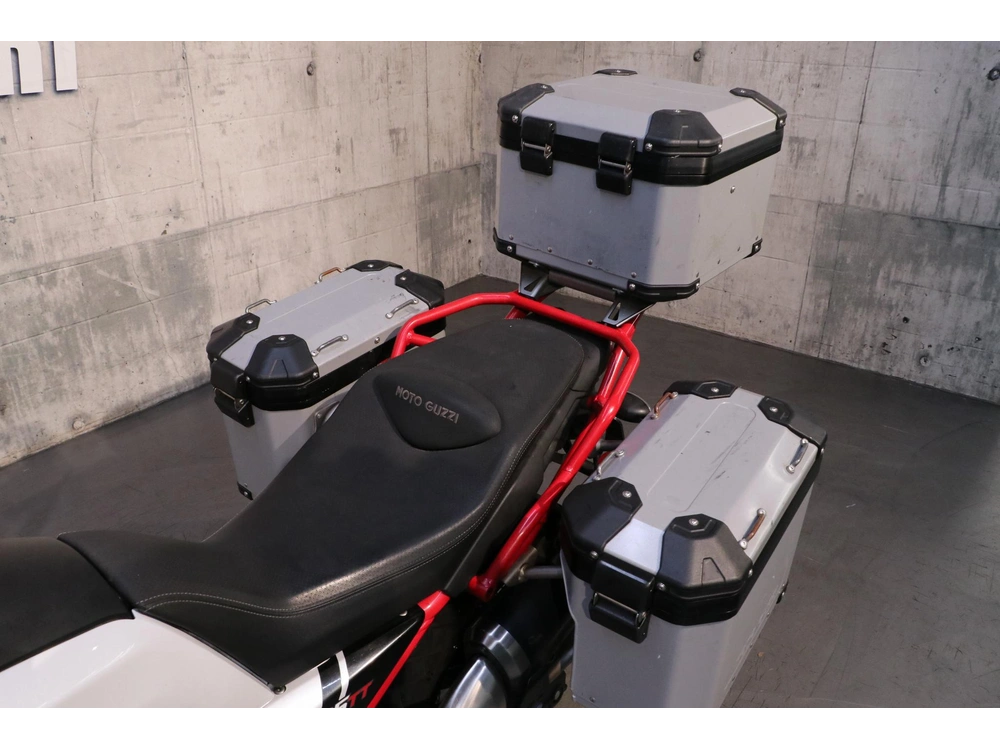 2022 Moto Guzzi V85 Tt alt