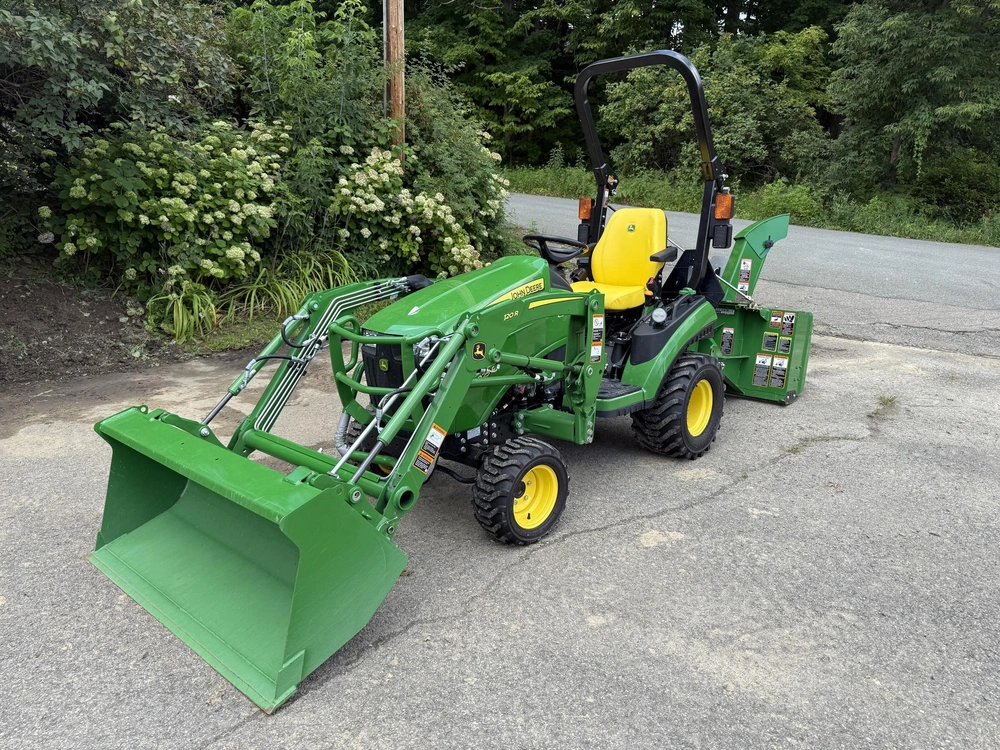 2025 John Deere 1025r alt