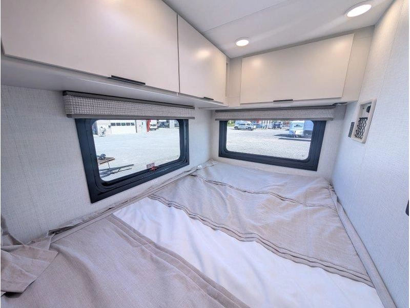 Thor Motor Coach Echelon Lc21 2027 alt