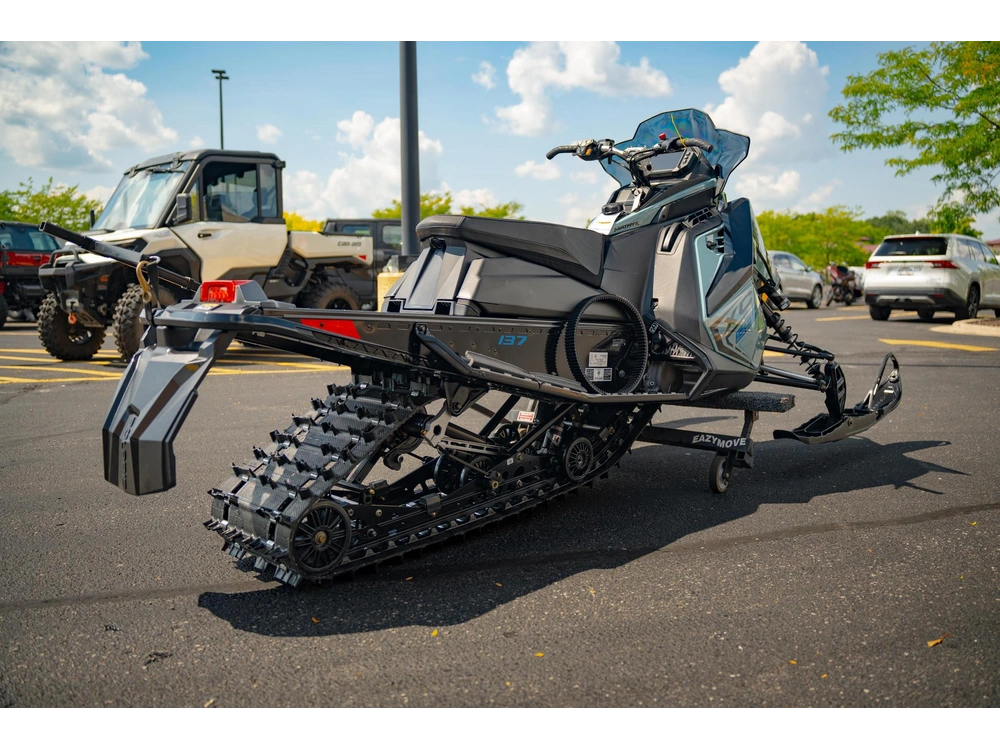 2026 Polaris 850 Indy Xc 137 Gloss Black / Blue Dusk