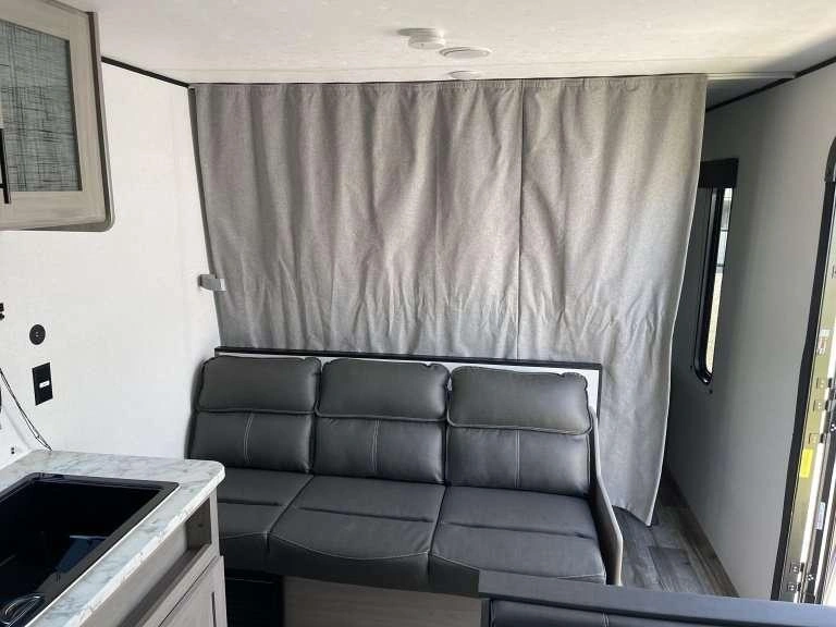 2024 Keystone Rv Coleman 274bh alt