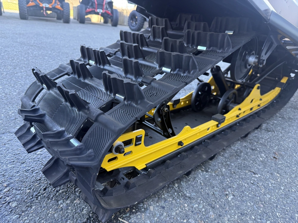 2027 Ski-doo Summit Neo+ 600 Efi Hurricane Flexedge 1.75' E.s. Lac alt