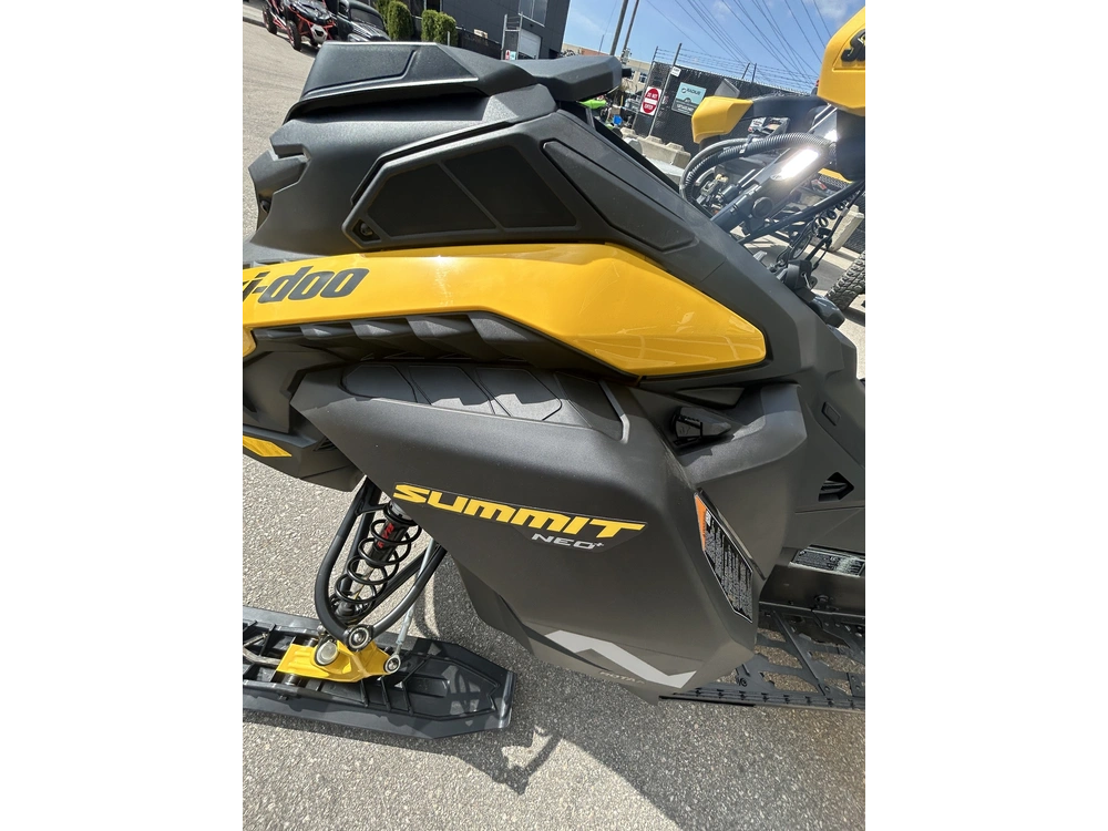 2026 Ski-doo Summit Neo + 600 Efi Hurricane Flexedge 1.75' E.s. alt