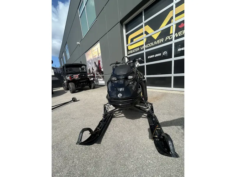 2025 Ski-Doo SUMMIT ADR W/ EDGE PKG 154 600 E-TEC POWDERMAX X-LIGHT FLEXEDGE 2.5" SHOT