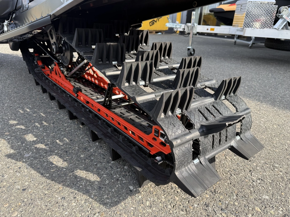 2027 Ski-doo Summit Edge 165 850 E-tec Powdermax X-light 3.0' Shot alt