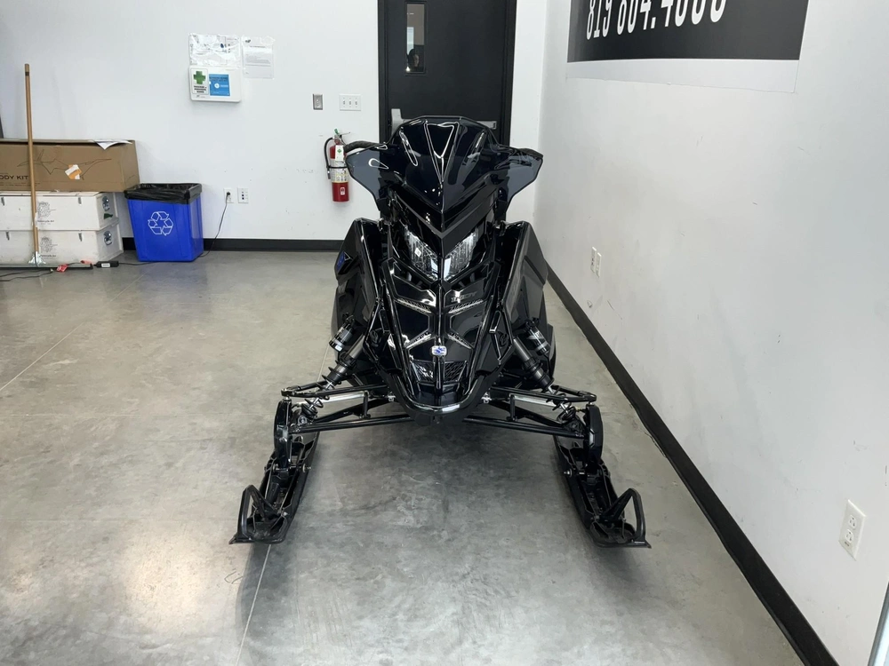 Polaris 850 Indy Xc 137 2027 alt
