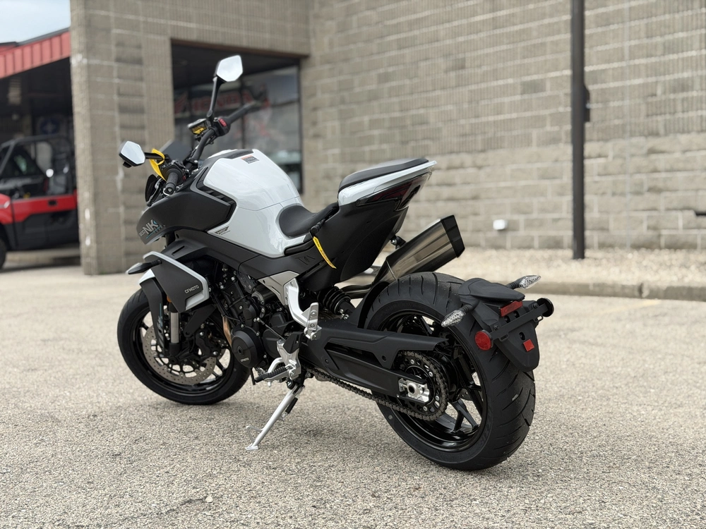 2026 Cfmoto 800nk alt
