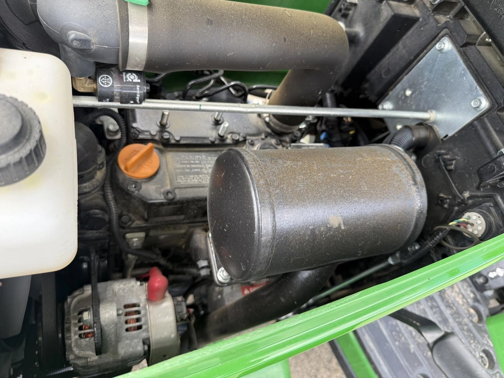 2025 John Deere 1025r alt