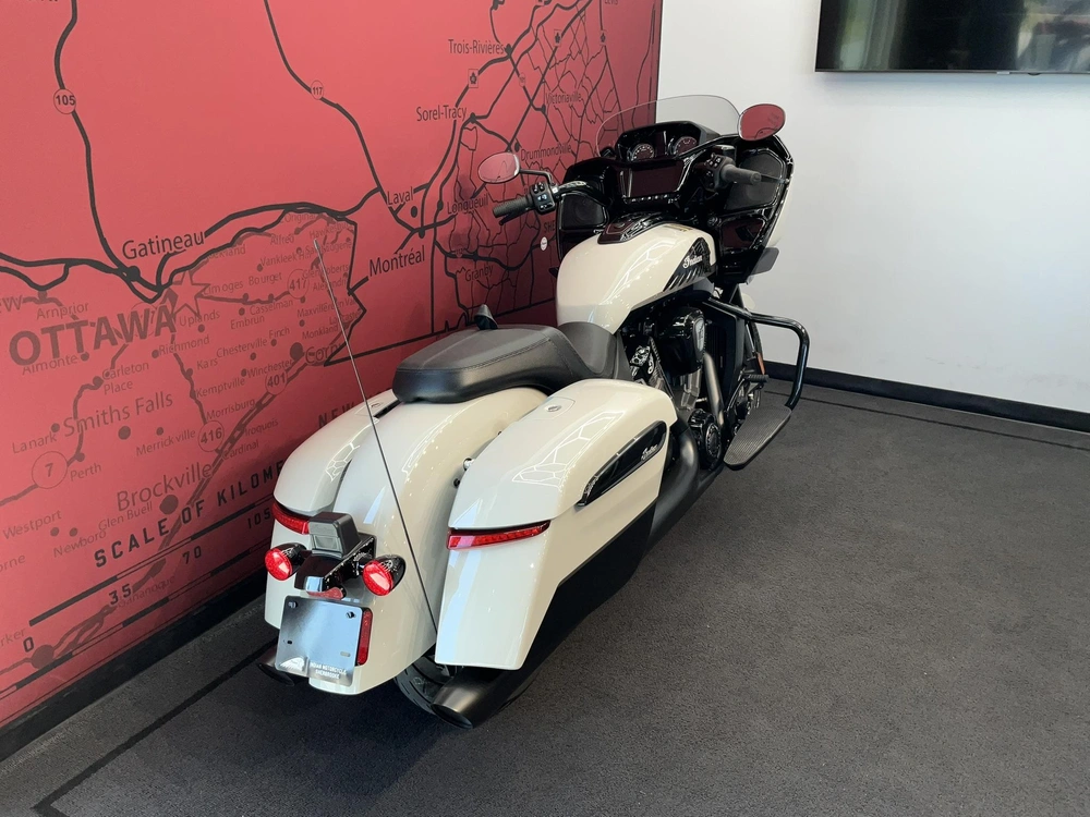 2026 Indian Motorcycle Challenger Dark Horse With 112 alt