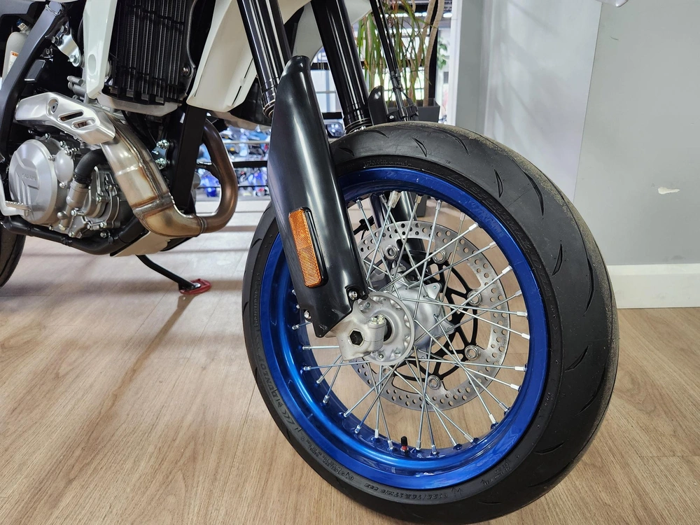 2025 Suzuki Dr-z4sm