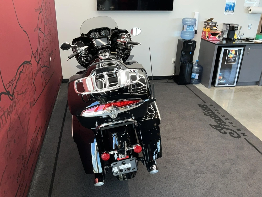 2026 Indian Motorcycle Pursuit Limited alt