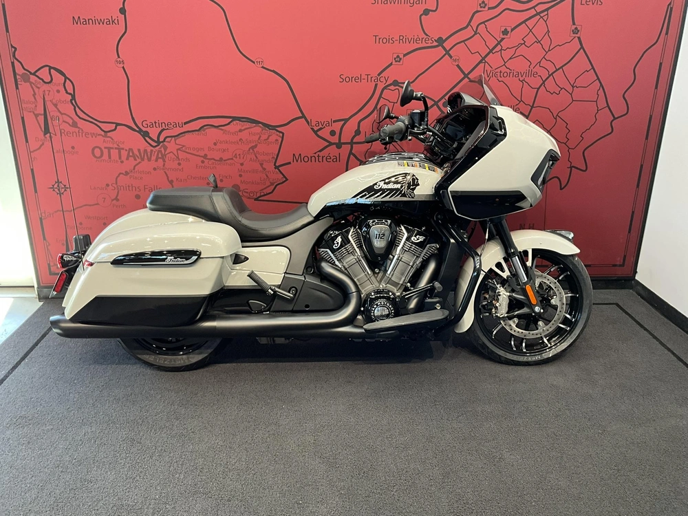2026 Indian Motorcycle Challenger Dark Horse With 112 alt