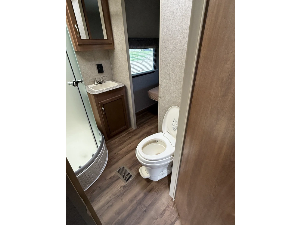 2017 Coachmen Catalina 333bhtsck Legecy Edition alt