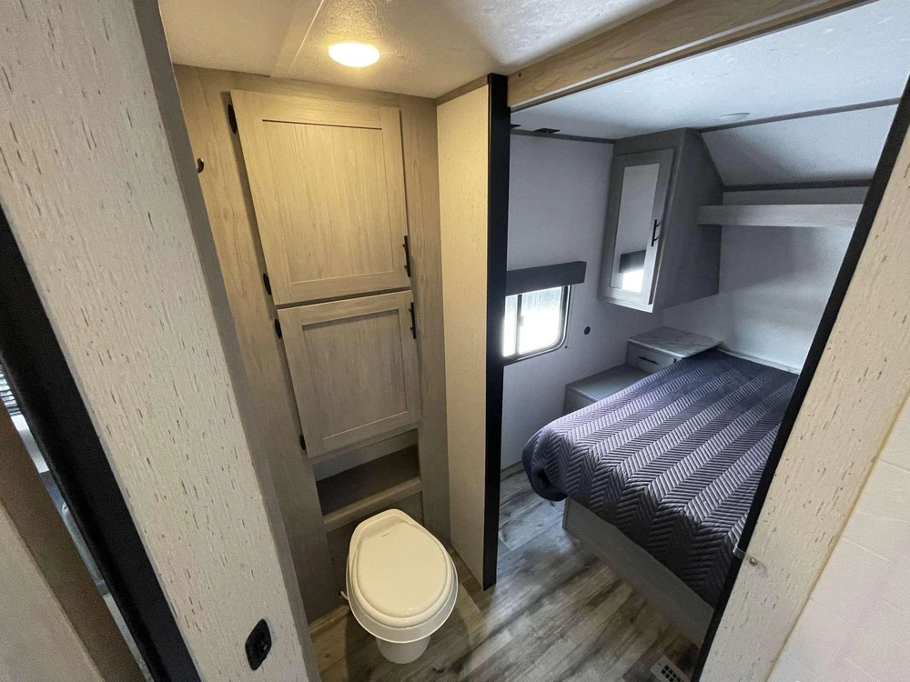 2022 Keystone Rv Coleman 264rl alt