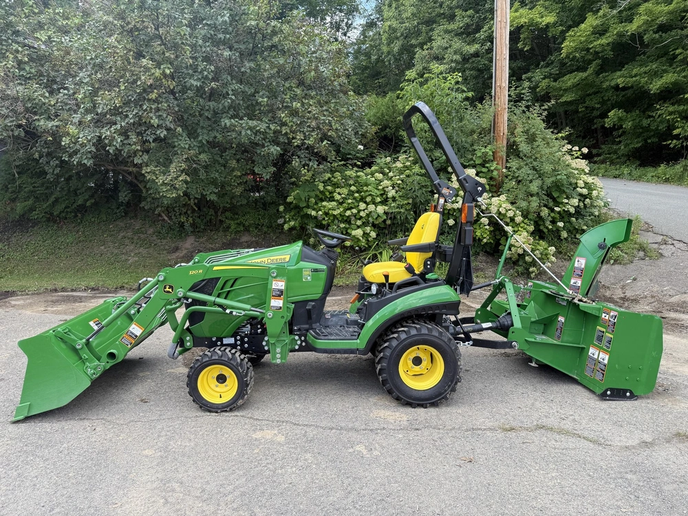 2025 John Deere 1025r alt