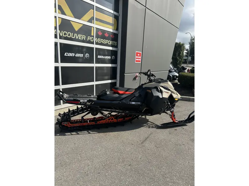 2027 Ski-Doo SUMMIT ADRENALINE 154 850 E-TEC POWDERMAX ULTRA-LIGHT FLEXEDGE 3.0' SHOT