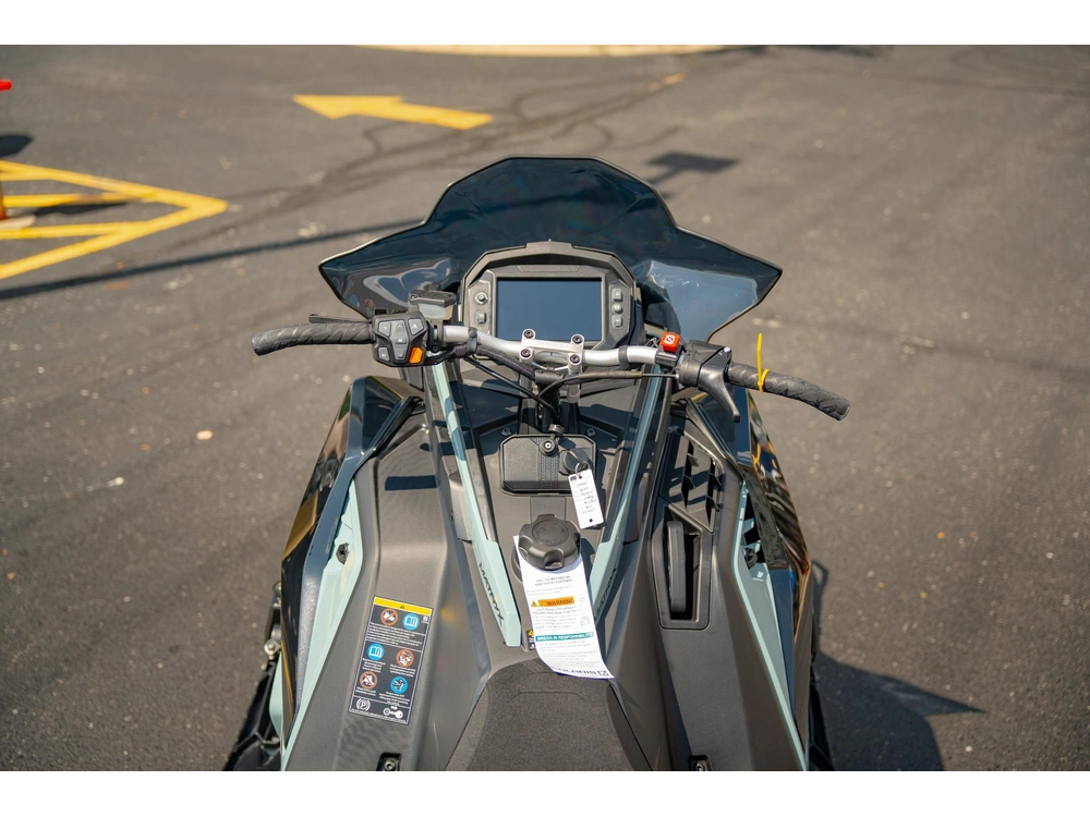 2026 Polaris 850 Indy Xc 137 Gloss Black / Blue Dusk
