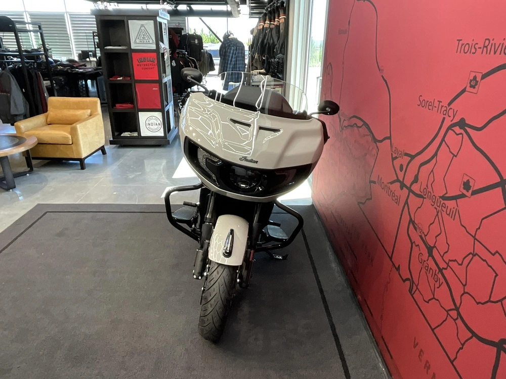 2026 Indian Motorcycle Challenger Dark Horse With 112 alt