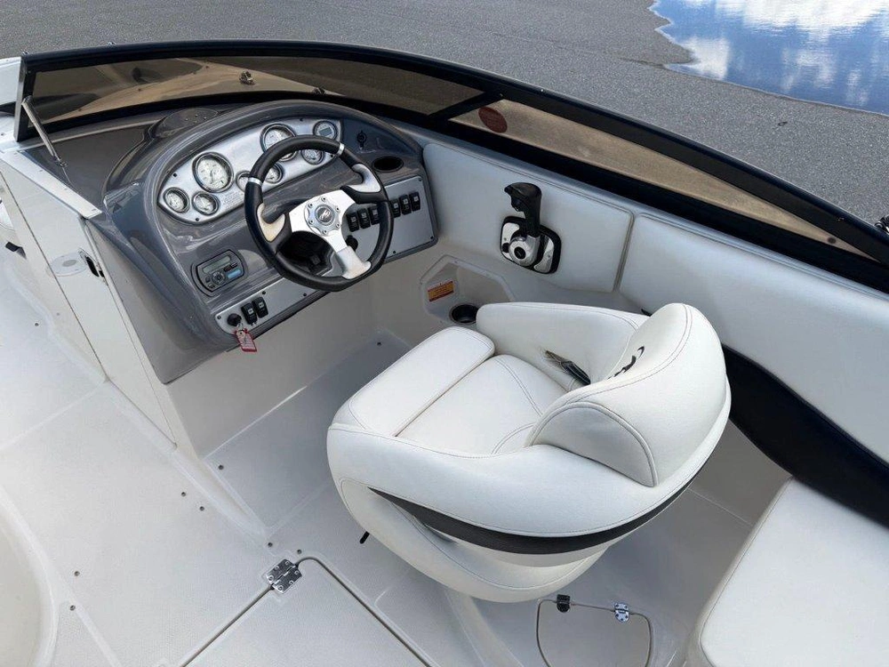 2008 Monterey Boats Explorer 243