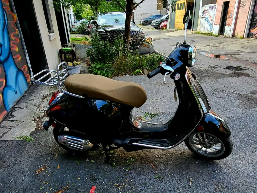2022 Vespa Primavera 50 alt