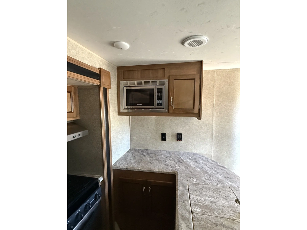 2017 Coachmen Catalina 333bhtsck Legecy Edition alt