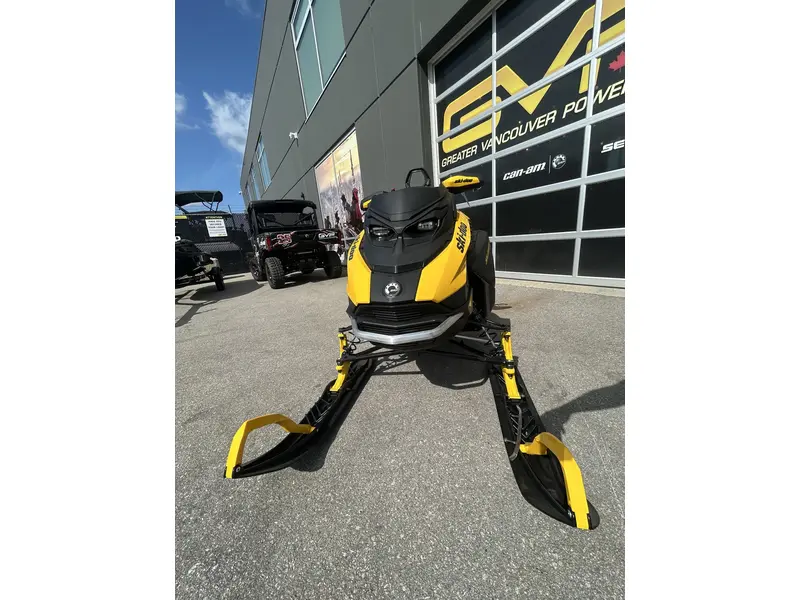 2026 Ski-Doo SUMMIT NEO + 600 EFI HURRICANE FLEXEDGE 1.75' E.S.
