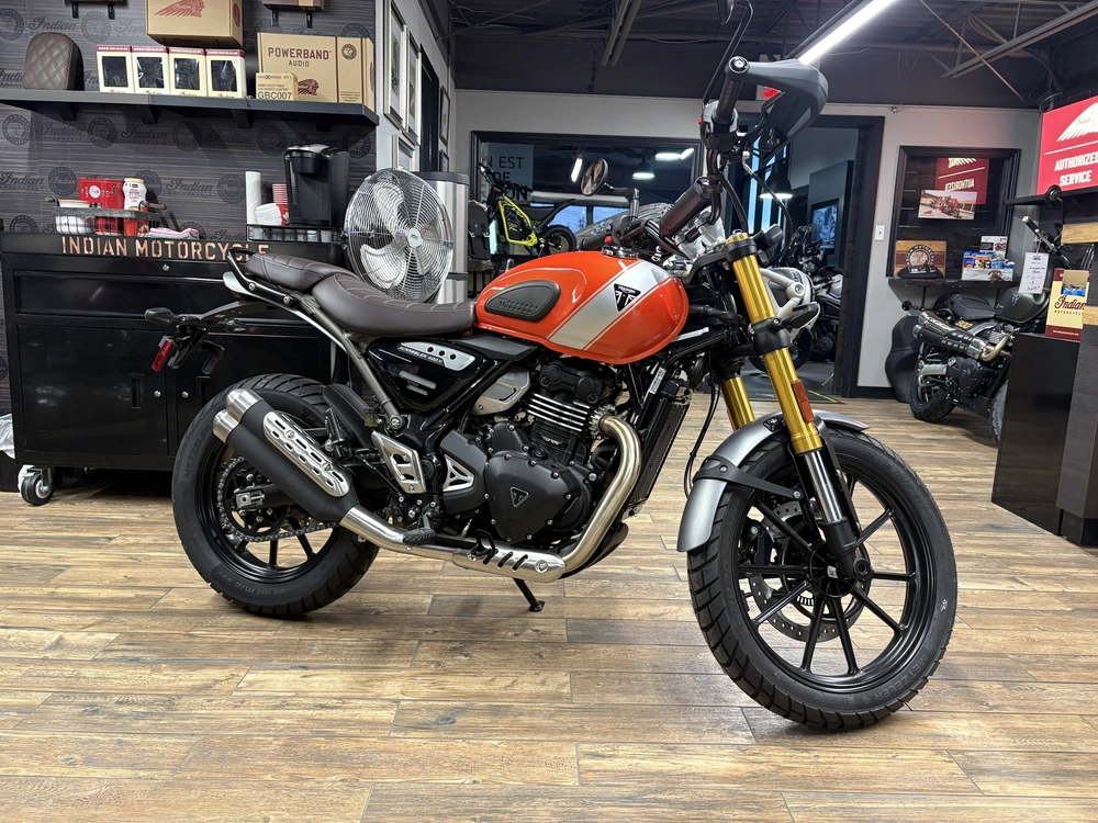 Triumph Scrambler 400x Orange Alumi 2026 alt