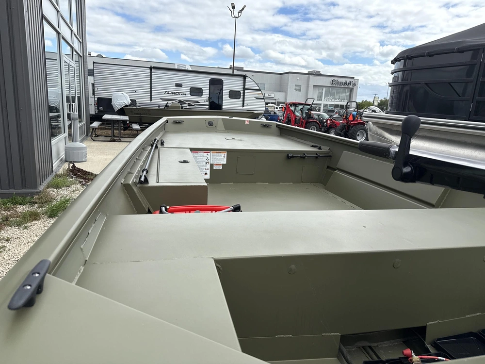 2026 Lowe Boats Roughneck 1660 alt