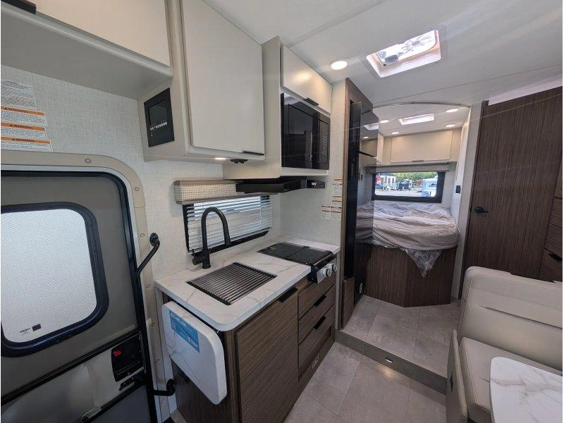 Thor Motor Coach Echelon Lc21 2027 alt