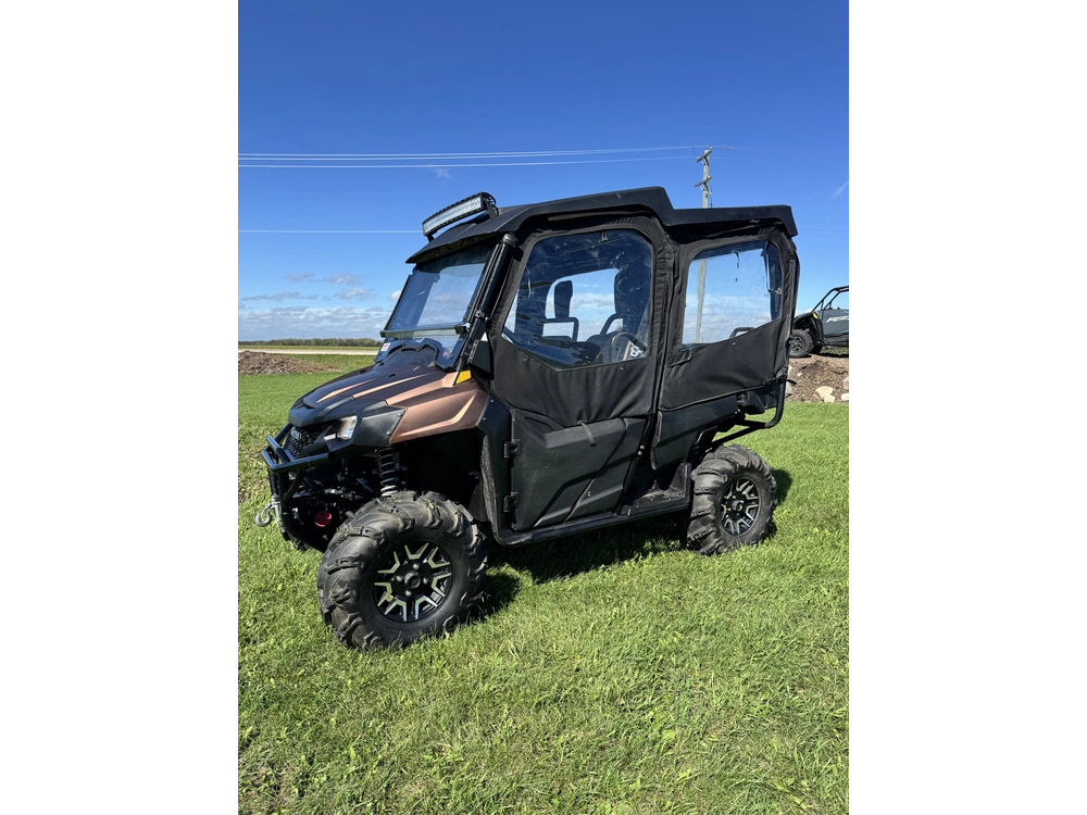 2022 Honda Sxs700m4d alt