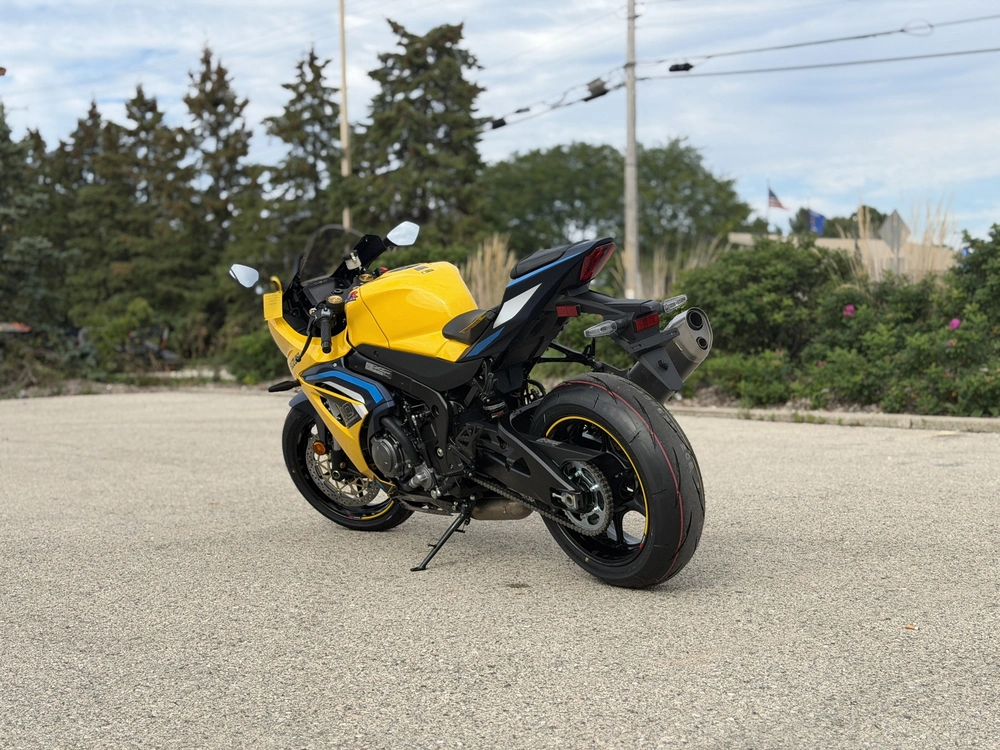 2027 Suzuki Gsx-r1000 40th Anniversary Edition alt